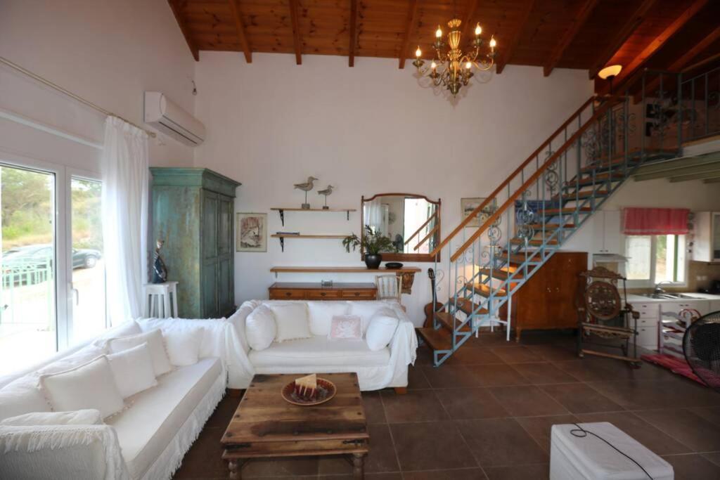 Kalamakia House-stylish Near Petani Hébergement de vacances Lixouri